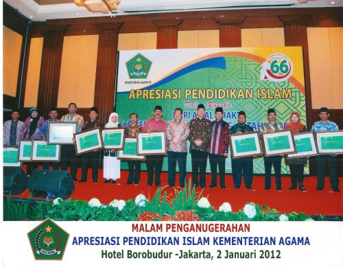 Foto Kepala Sekola Berprestasi Kemenag 2011 B